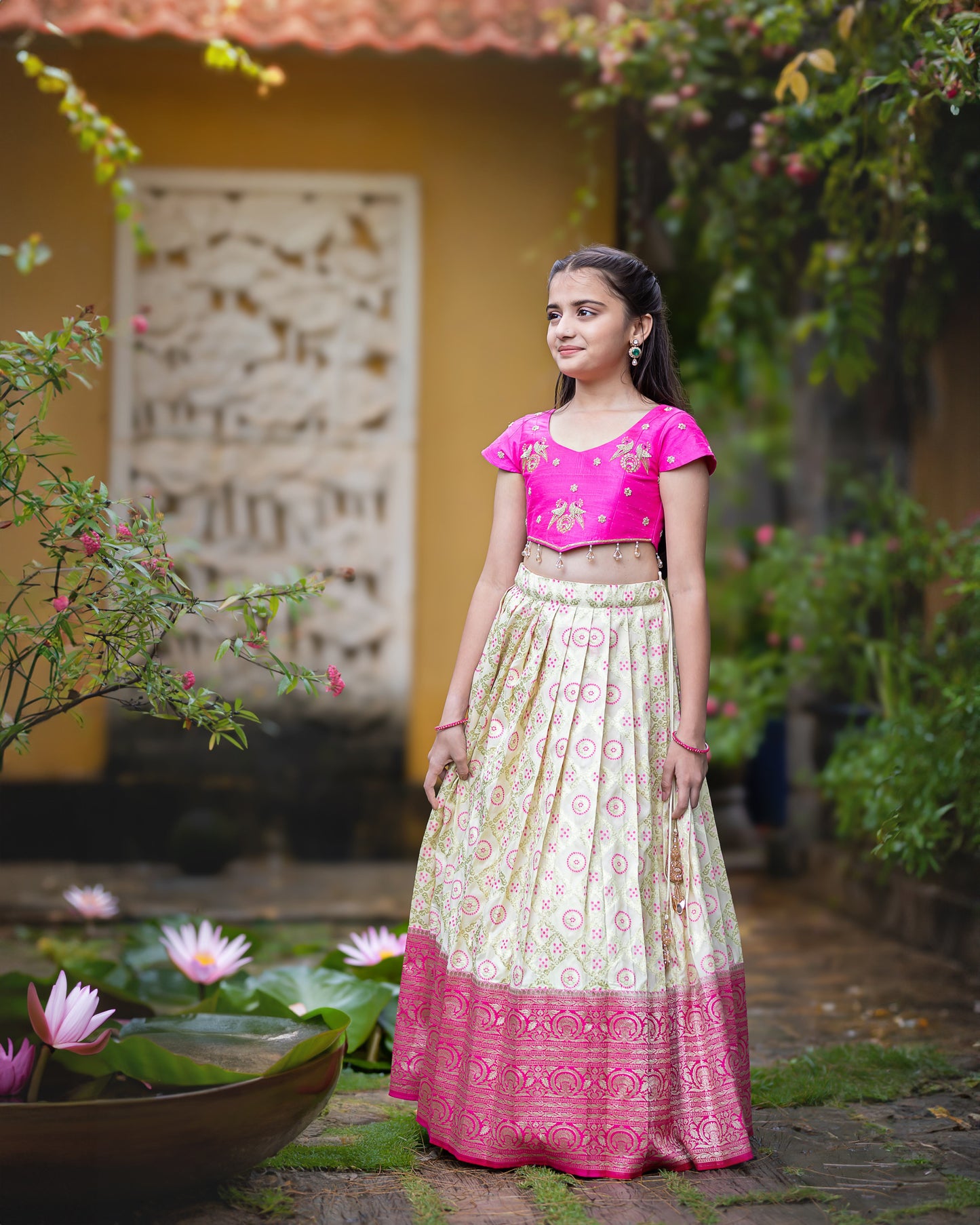 WHITE PATOLA WITH PINK BLOUSE